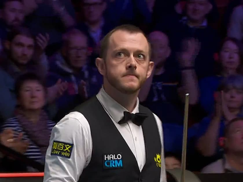 Mark Allen käänsi ottelun edukseen Zhang Andaa vastaan Mark Allen keskittyneenä snookerin MM-ottelussa yleisön edessä