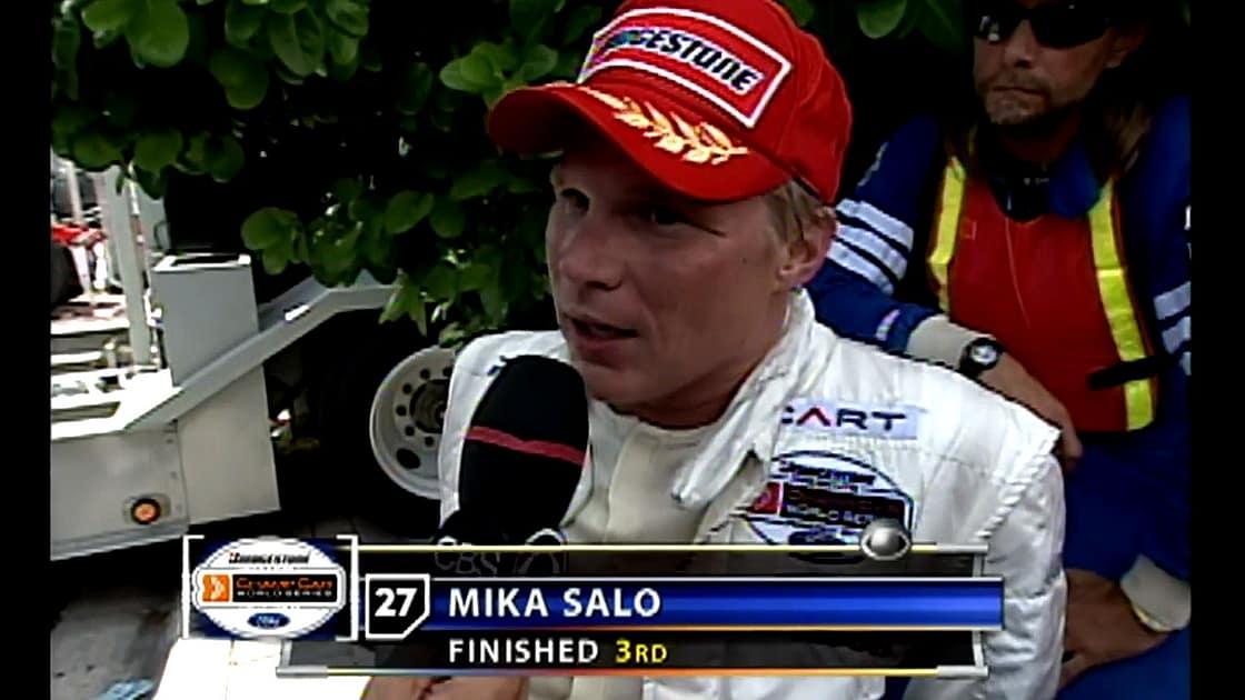 Mika Salo haastattelussa Miamissa podium-sijoituksen jälkeen Mika Salo haastattelussa Miamissa kilpailun jälkeen, jossa hän ajoi kolmanneksi puhjenneella keuhkolla,