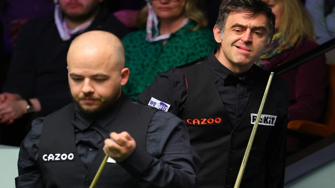 Ronnie O'Sullivan ja Luca Brecel snookerottelussa