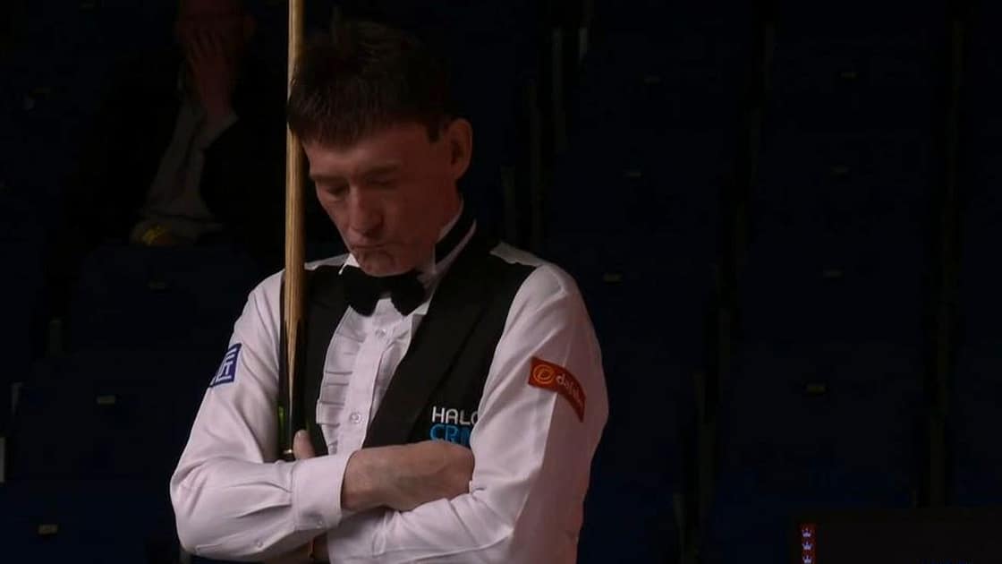 Jimmy White pettyneenä MM-karsintaottelun loppuhetkillä Jimmy White pettyneenä snooker MM-karsintaottelun jälkeen