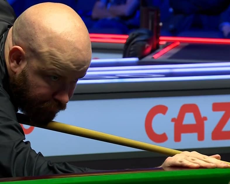 Robbie Williams jahti jatkuu MM-karsinnoissa Robbie Williams keskittyneenä lyöntiin snookerottelussa