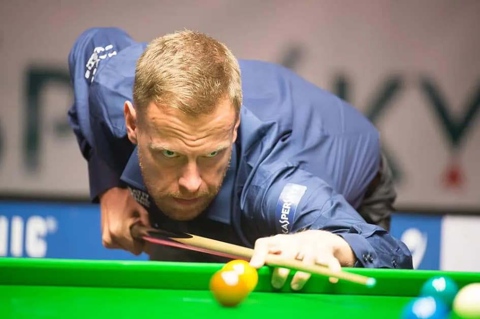 Robin Hull tavoittelee paikkaa snookerin EM-finaalissa